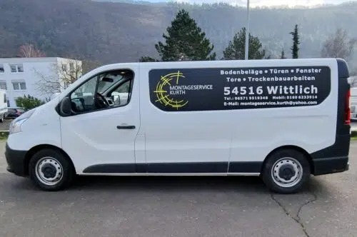 Weißer Transporter mit Beschriftung und Leistungen von Montageservice Kurth aus Wittlich