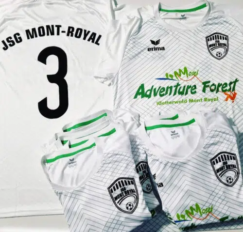 Weißer Fußball-Trikotsatz der JSG Mont-Royal mit Nummer und Sponsorendruck