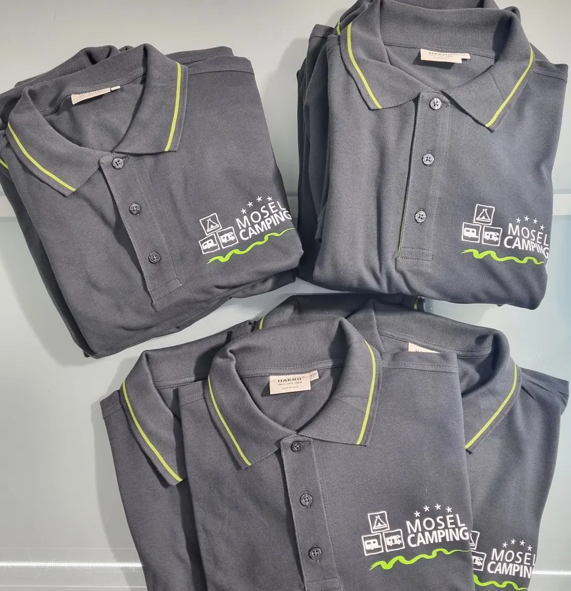 Bedruckte T-Shirts und Poloshirts aus dem Textildruck von Multivisionen in Traben-Trarbach